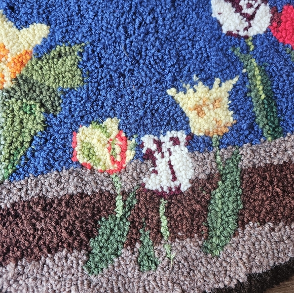 Vintage handmade rug, flower garden cottagecore half circle floor rug - Picture 6 of 13